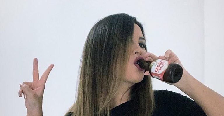 Geisy Arruda posa com camisa curtíssima e seios branquíssimos escapam: ”Não surta”