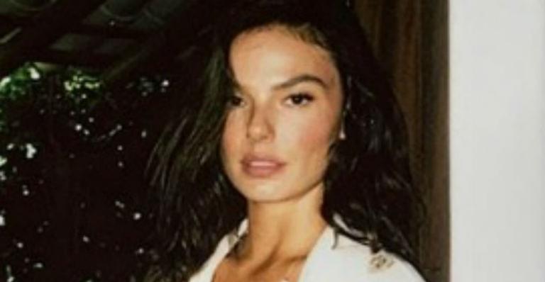 Isis Valverde surge com o filho nas redes e gera controvérsias em comentários: “Dinheiro não cai do céu”