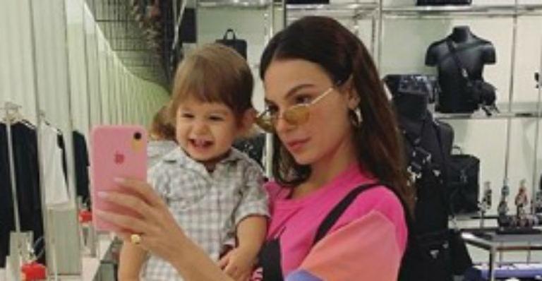 Que fofura! Isis Valverde registra momento fofo do filho e deixa web encantada: “Não dou conta”