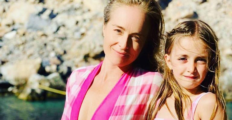 Angélica se emociona ao ver filha mais nova cuidando das plantas: ”Ser doce”