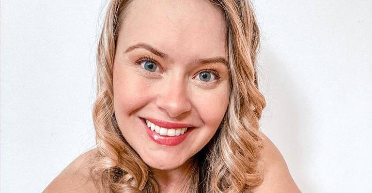 Mari Bridi posa coladinha do filho, Tim e fala sobre amamentação: ‘Por enquanto seguimos…’