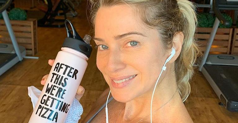 Leticia Spiller ostenta elasticidade em pose de ioga e choca fãs: ”Você vai quebrar”