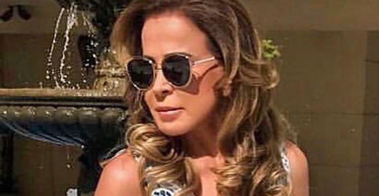 Zilu Camargo posa de vestido curtíssimo e bolsa de grife exibindo corpo de mocinha