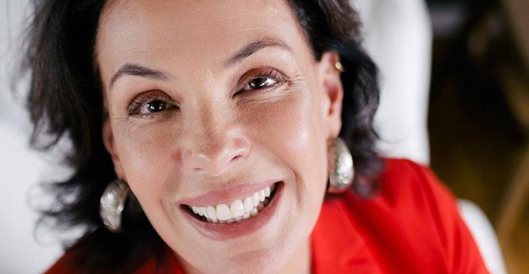 Carolina Ferraz relembra clique deslumbrante e ganha ‘chuva’ de elogios: ‘Estava tão feliz nesse dia’