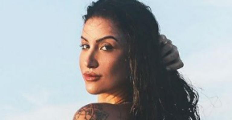 Bianca Andrade eleva a temperatura da web ao posar de biquíni e colocar bumbum para jogo: “É um tiro atrás do outro”