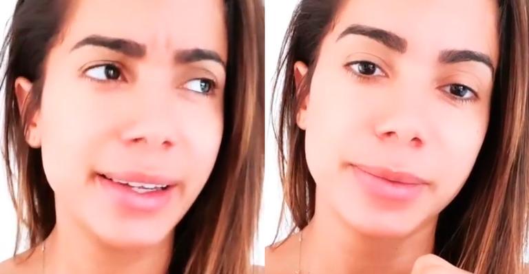 Anitta revela rotina na quarentena e abaixa camisola para mostrar marca de biquíni: ”Não sai nunca mais”