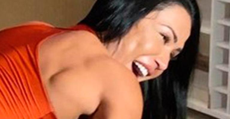 De microshorts, Gracyanne Barbosa faz bumbum dançar e seguidores cravam: ”Tem vida própria”