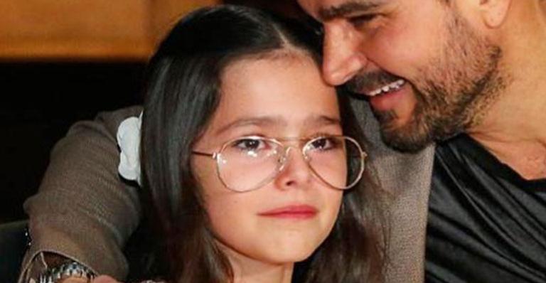 Luciano explica choro da filha em foto e acalma fãs: ‘Momento lindo”