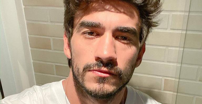 Ex-BBB Guilherme Napolitano posa com o pai e fãs ficam em choque: ”Você é filho do Boninho?”