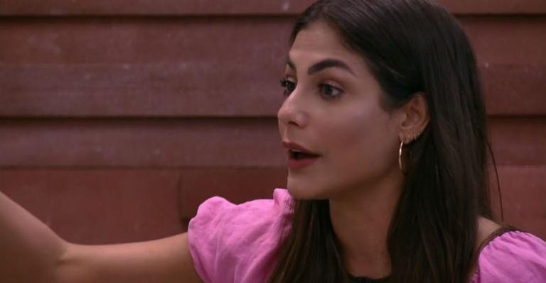 BBB20: Mari Gonzalez coloca Manu Gavassi na parede: “O que aconteceu comigo e com você?”
