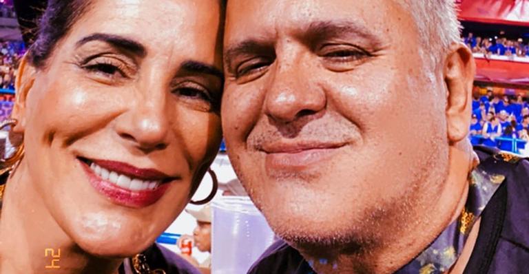 Gloria Pires e Orlando Morais soltam a voz em momento romântico e cantam música de Caetano Veloso