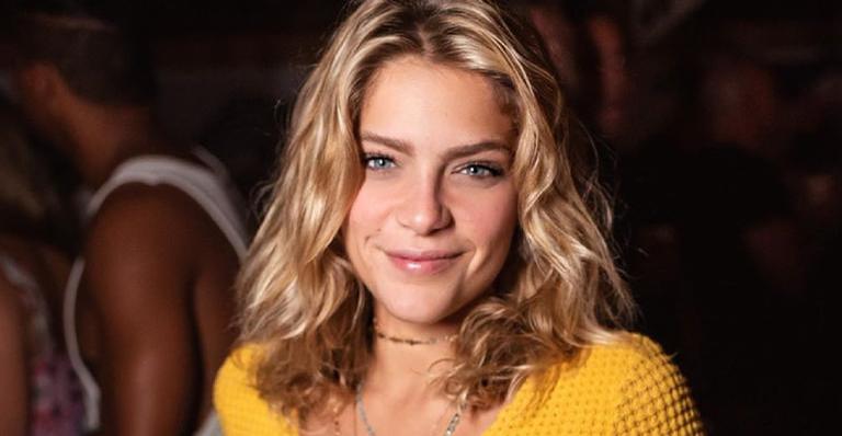 Isabella Santoni fala abertamente sobre cenas quentes na TV: “Difícil para mim”