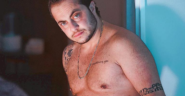 Thammy Miranda revela como se sentiu após realizar a retirada dos seios: ”Nasci de verdade”