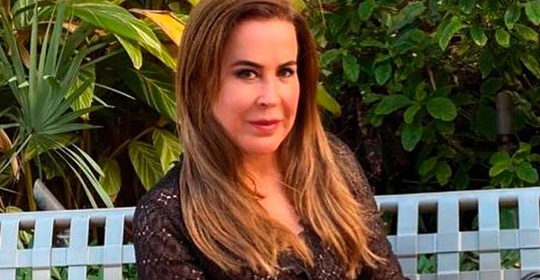 Zilu Camargo aposta em look sério, mas exibe pernões exuberantes: ”Dama de respeito”