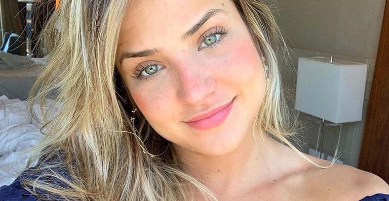 Após saída do BBB20, Gabi Martins renova visual e surge com cabelão loiríssimo
