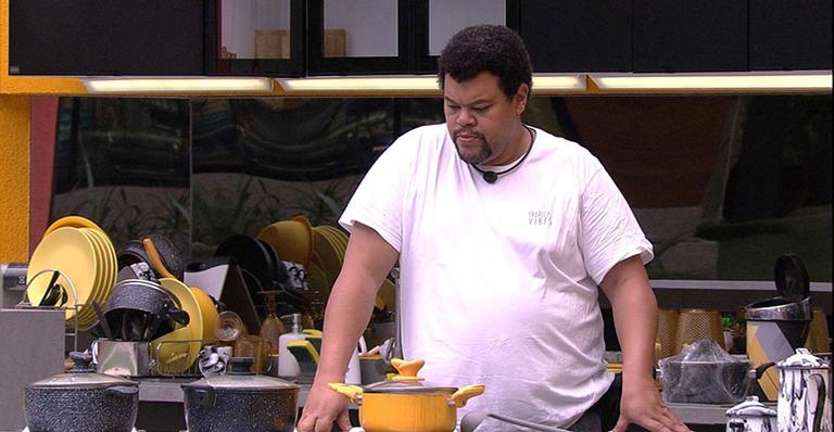 BBB20: Babu Santana arma plano furado que pode colocar Thelma no paredão: ”Me julguem”
