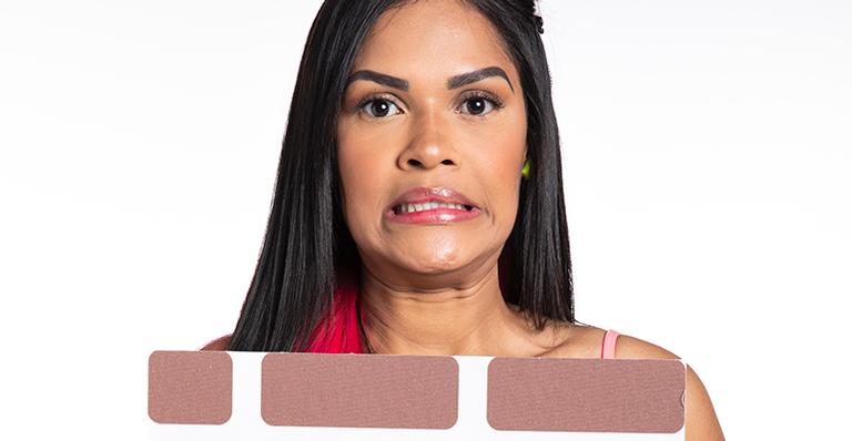BBB20: Flayslane se joga do chão, recusa tomar banho e quase fica pelada: ”Bebeu água de esgoto”