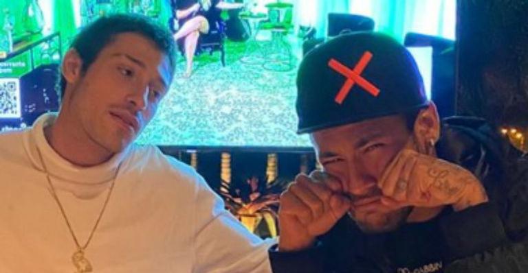 Neymar e marido de Carol Dantas curtem juntos live de Marília Mendonça