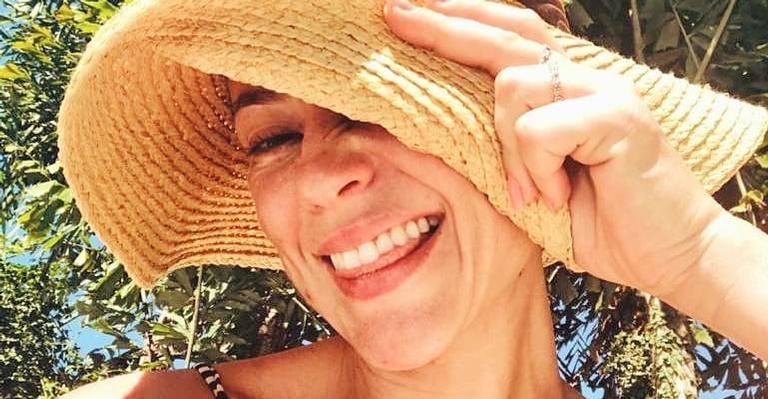 Paolla Oliveira põe a cara no sol, ganha elogios dos fãs e brinca: ‘Me espera que eu estou indo!’