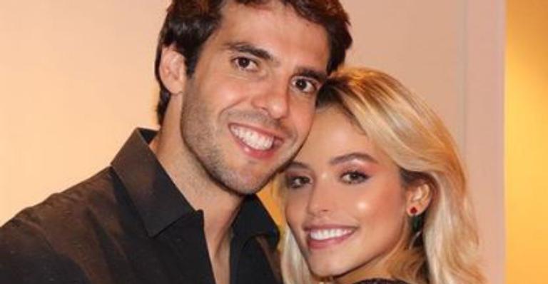 Após anunciar gravidez, esposa de Kaká mostra barriguinha tímida na web: ”Começando a inflar”