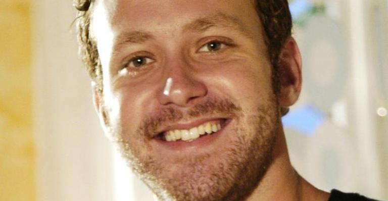 Sérgio Hondjakoff ousa, envia mensagem picante para loira e sugere furar a quarentena