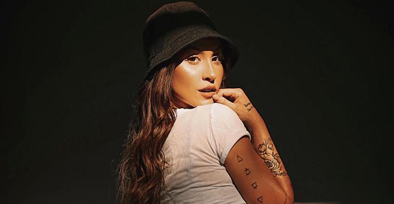 Bianca Andrade deixa polpa da bunda de fora e mostra tattoo íntima em clique ousado