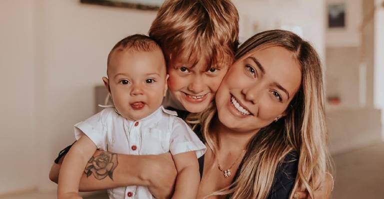 Carol Dantas mostra os filhos com ‘asas de anjos’ e encanta seguidores
