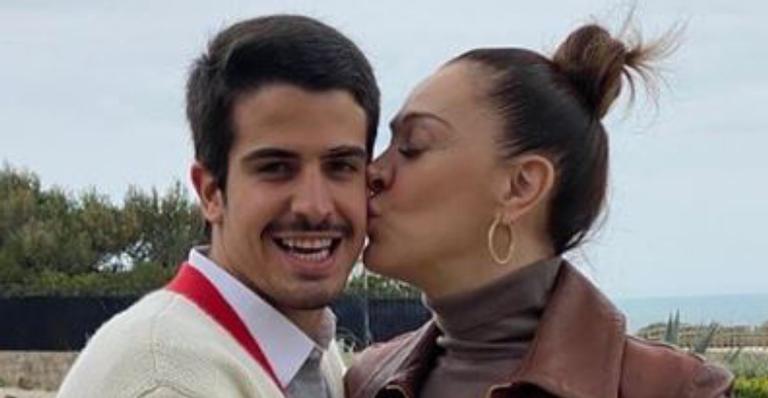 Claudia Raia faz linda homenagem de aniversario para o primogênito, Enzo Celulari: ”Honra ser sua mãe”