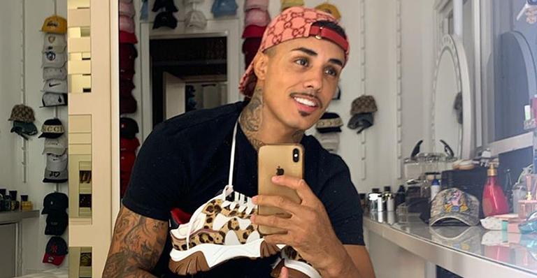 MC Livinho encanta a web ao mostrar o filho em rara aparição: ”Que fofura”