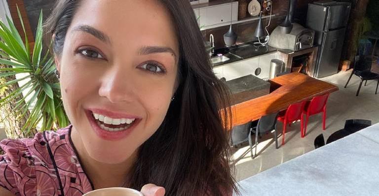 Thais Fersoza mostra primogênita cantando e explode fofurômetro