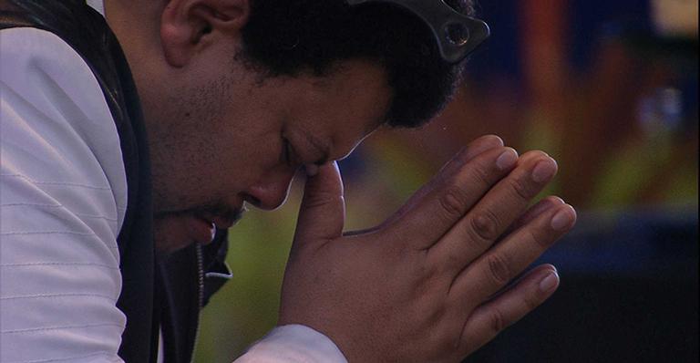 BBB20: Babu vai às lágrimas durante a festa ao ouvir música de Tim Maia