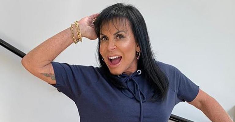 De lingerie sexy, Gretchen surge na cama do novo namorado e causa na web