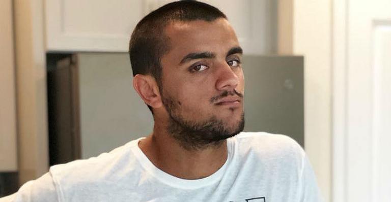 Felipe Simas desabafa ao falar da piora dos sintomas da Covid-19: ”Dias difíceis”