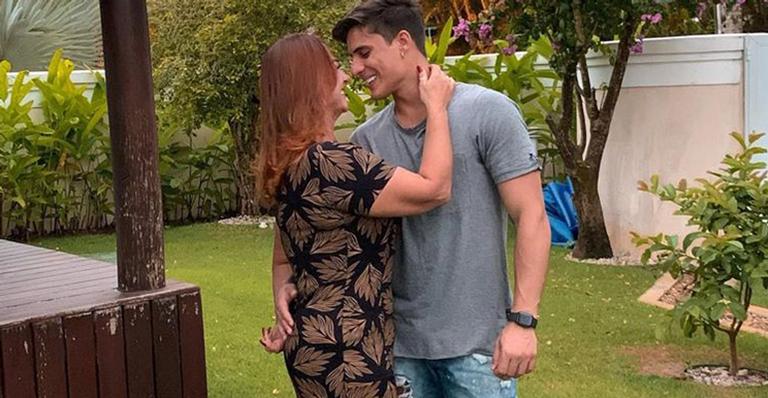 Mãe de Neymar não sabia que novo namorado é bissexual, diz jornal