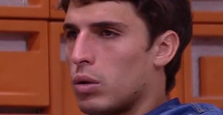 BBB20: Recalque? Felipe Prior faz críticas ácidas ao programa e divide opiniões na web