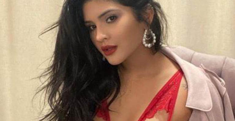 Mileide Mihaile abusa de transparência e eleva a temperatura em clique de lingerie