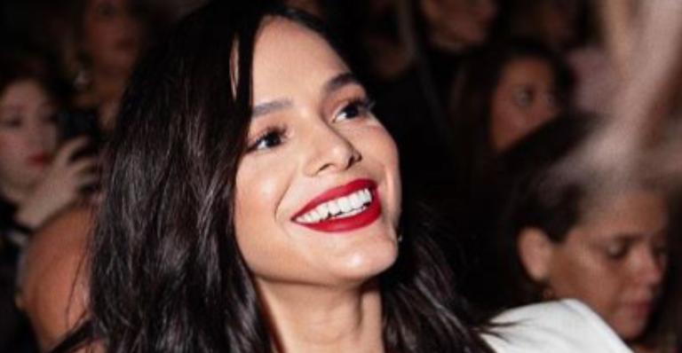 Em raro clique, Bruna Marquezine comove seguidores ao parabenizar o pai: ”Amo ser sua filha”