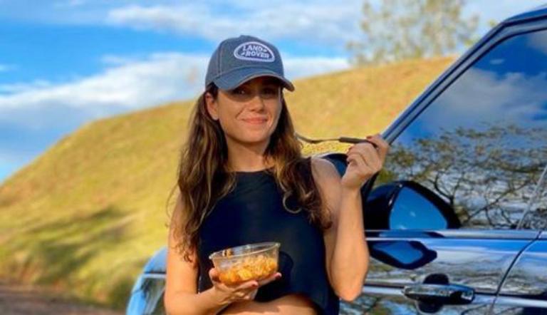 Paula Fernandes leva própria refeição para evitar contato físico durante viagem