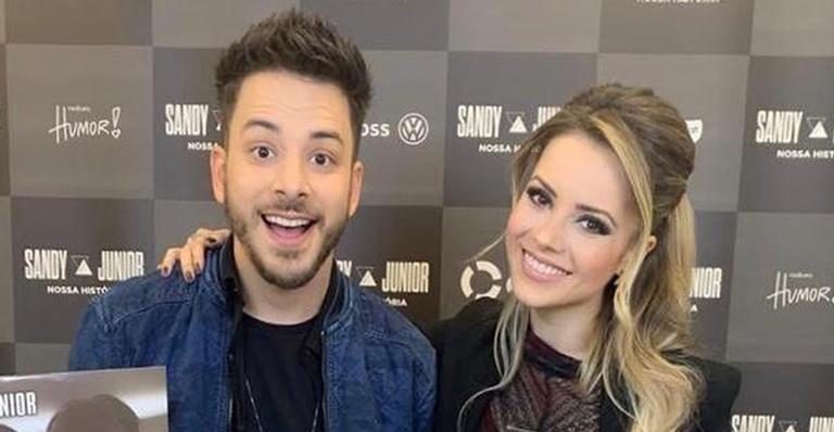 Será? Sandy e Junior levantam especulações de live após post nas redes