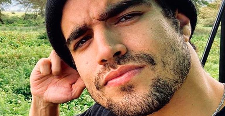 Caio Castro publica clique raríssimo com a mãe e recebe curtida de Grazi Massafera: ”Não era pra postar”