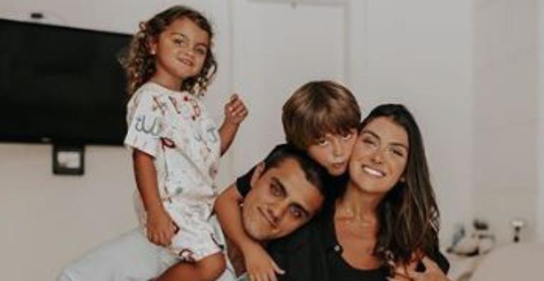Coronavírus: Felipe Simas apresenta melhoras e reencontra os filhos: ”Comemorar a vida”