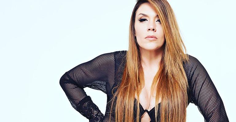 Simony coloca o bumbum para jogo em clique só de biquíni: ”Popozuda”