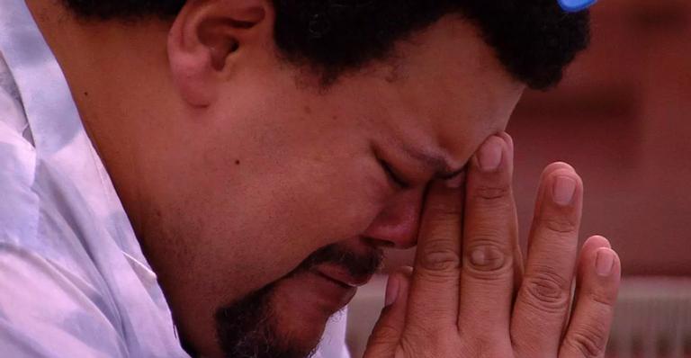 BBB20: Babu Santana cai no choro após sair ileso do nono paredão