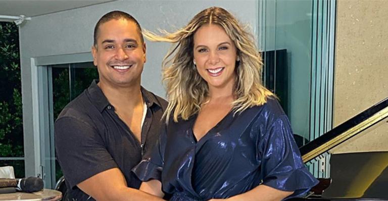 Carla Perez reúne os dois filhos com Xanddy em foto rara e fã brinca: ”Nenhum tem a sua cara”