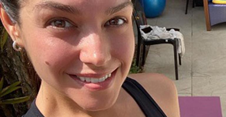 Thais Fersoza publica foto com a barriga de fora e desabafa: ”Me senti corajosa”