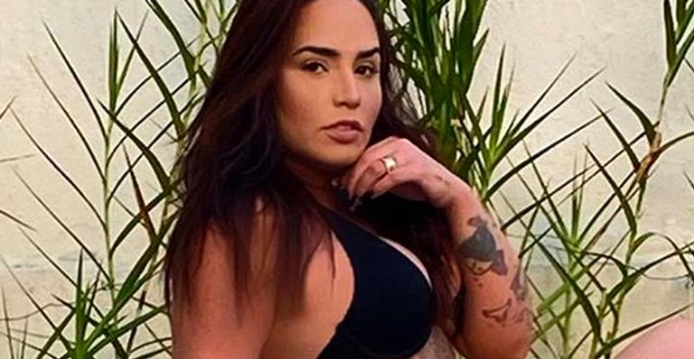 Perlla arrasa de fio-dental e bumbum absurdo ocupa a tela de seguidores: ”Que espetáculo”