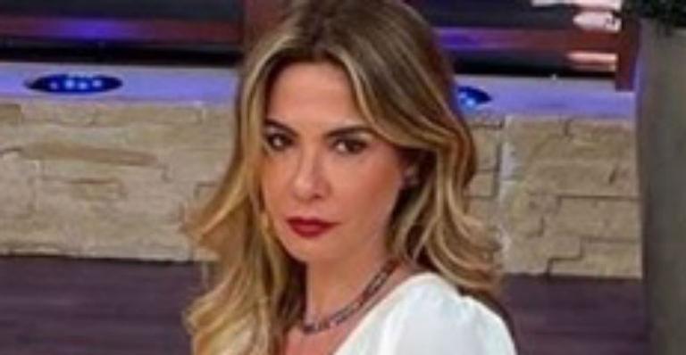 De biquíni, Luciana Gimenez exibe corpão em clique e rouba a cena na web: “Haja coração”