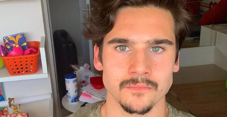 Nicolas Prattes compartilha clique em cachoeira e faz texto reflexivo: ”Seja água”