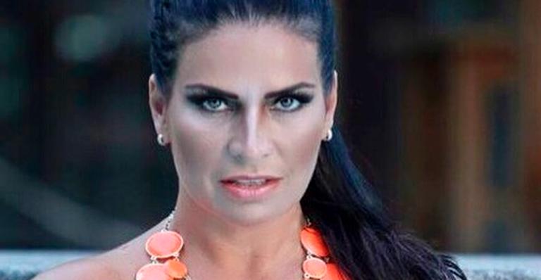 Aos 45 anos, Solange Gomes exibe corpão de biquíni sem retoques e seguidor elogia: ”Quanto mais tempo, melhor fica”