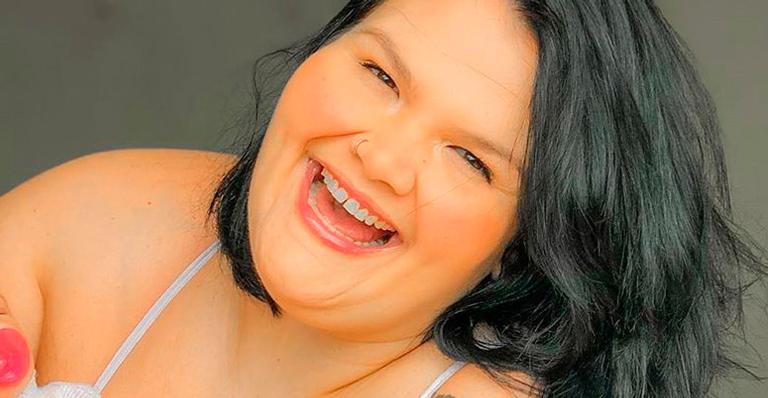 Thais Carla surge sorridente com a filha recém-nascida e filosofa: ”Coração fora do corpo”